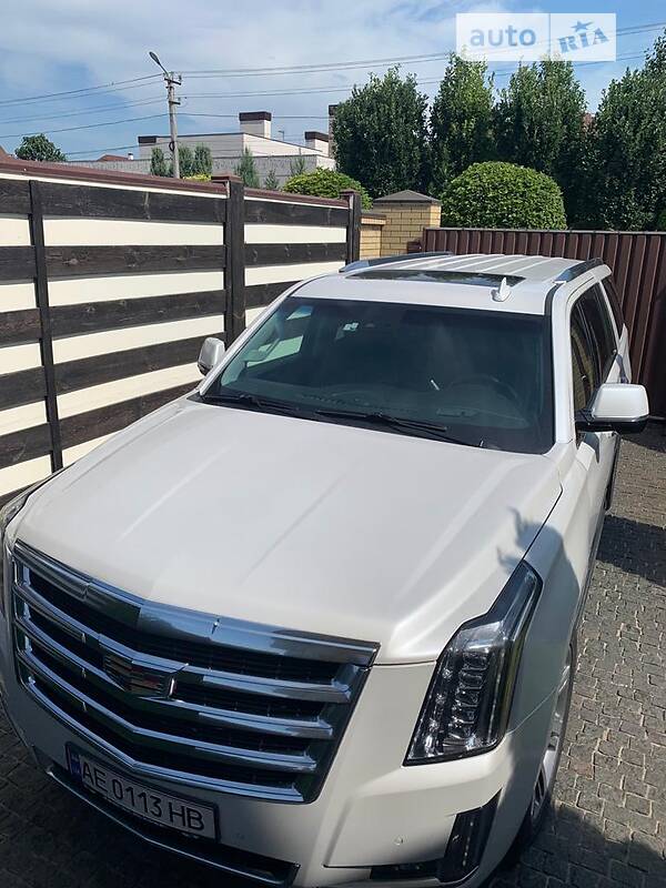 Позашляховик / Кросовер Cadillac Escalade 2016 в Дніпрі