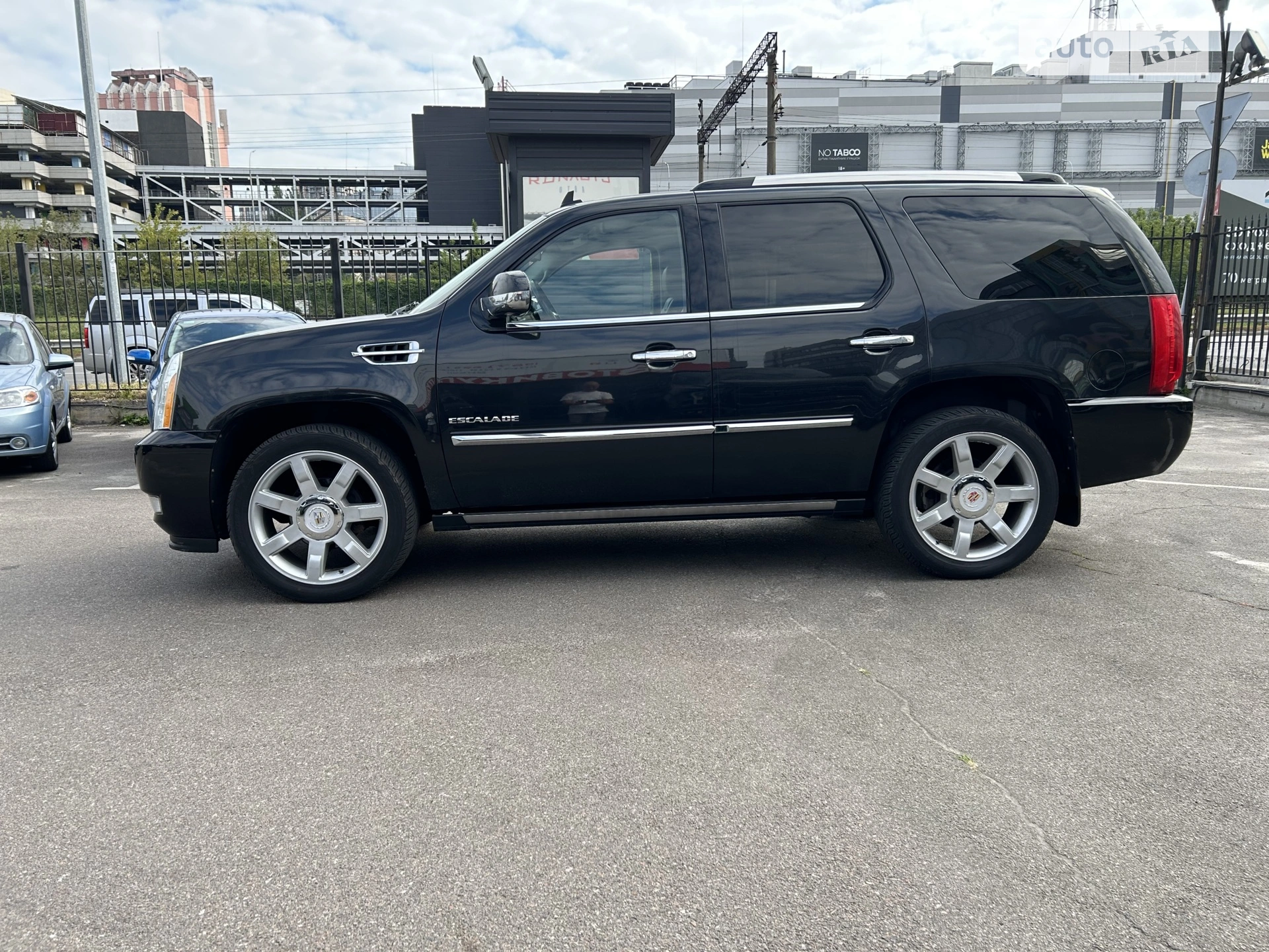2011 Cadillac Escalade - мініатюра 7