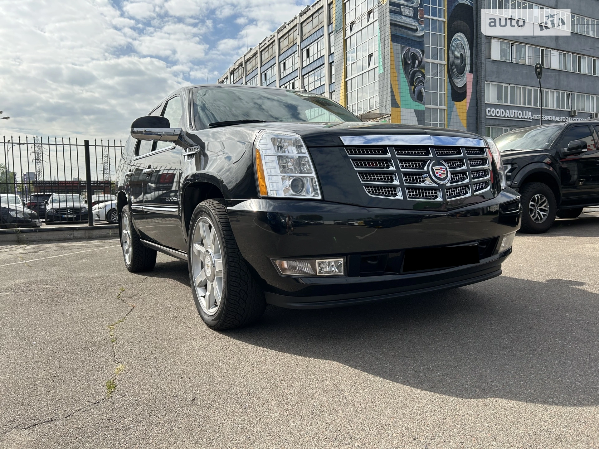 2011 Cadillac Escalade - мініатюра 2