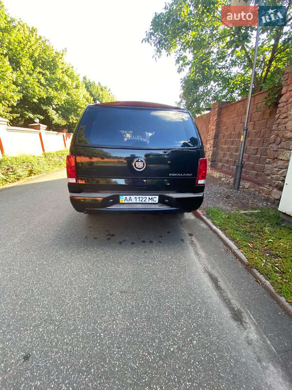 Позашляховик / Кросовер Cadillac Escalade 2004 в Києві