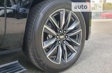 Позашляховик / Кросовер Cadillac Escalade 2023 в 