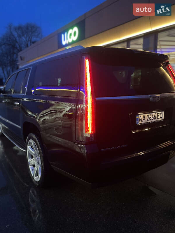 Внедорожник / Кроссовер Cadillac Escalade 2015 в Киеве