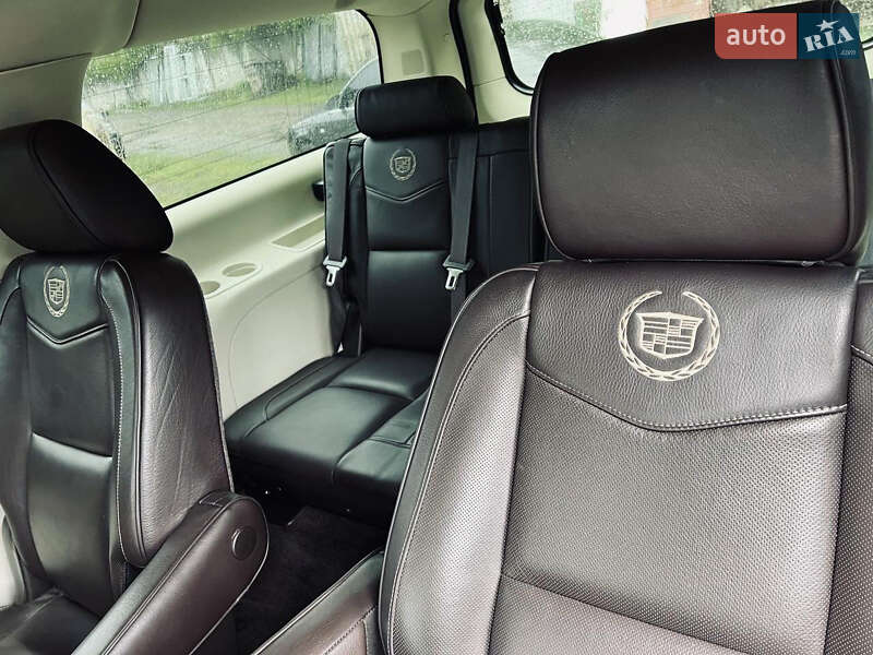 Позашляховик / Кросовер Cadillac Escalade 2010 в Києві