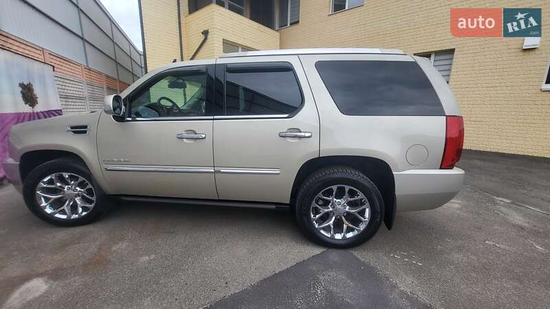 Внедорожник / Кроссовер Cadillac Escalade 2013 в Киеве