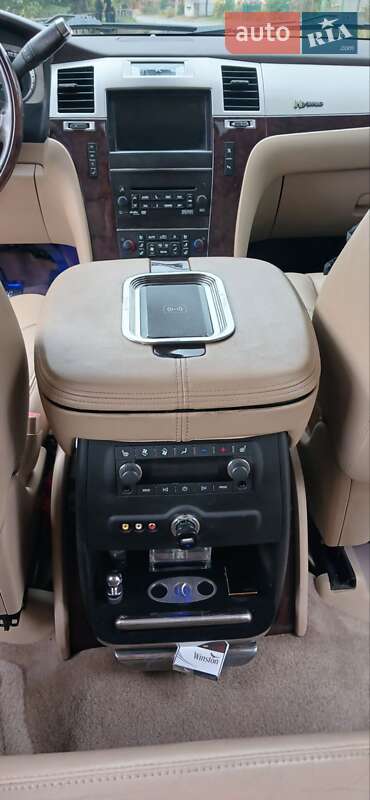 Внедорожник / Кроссовер Cadillac Escalade 2011 в Косове