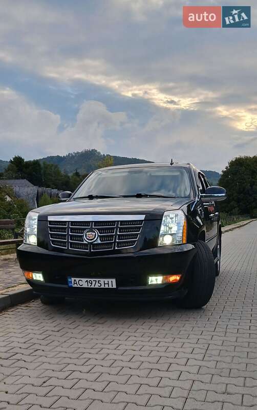 Внедорожник / Кроссовер Cadillac Escalade 2011 в Косове