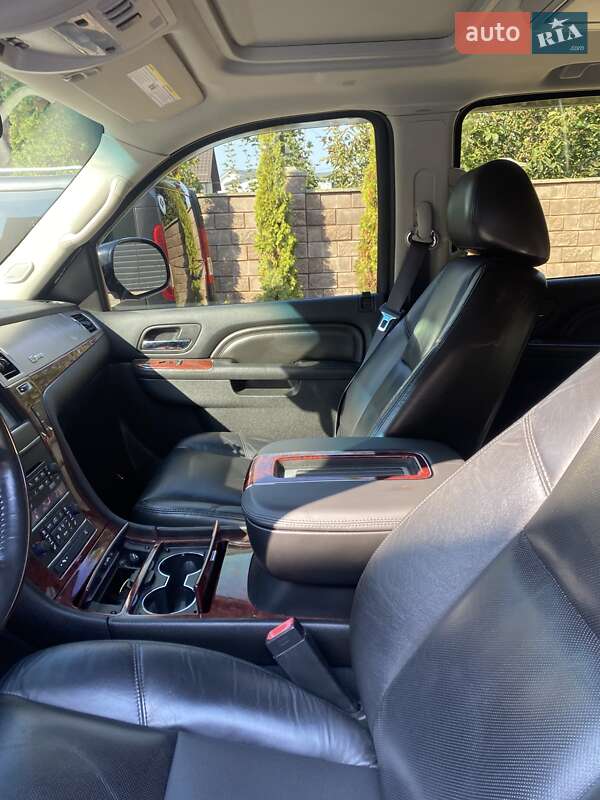 Внедорожник / Кроссовер Cadillac Escalade 2010 в Ровно фото 14 Внедорожник / Кроссовер Cadillac Escalade 2010 в Ровно