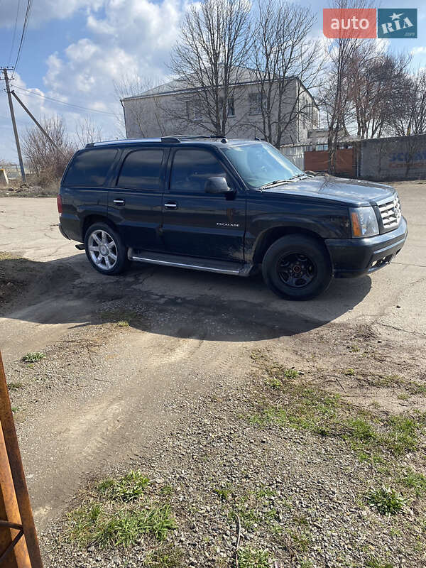 Позашляховик / Кросовер Cadillac Escalade 2004 в Южноукраїнську