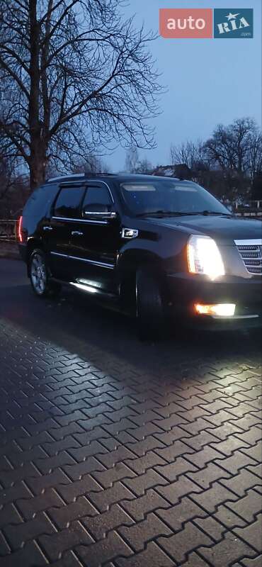 Внедорожник / Кроссовер Cadillac Escalade 2011 в Косове
