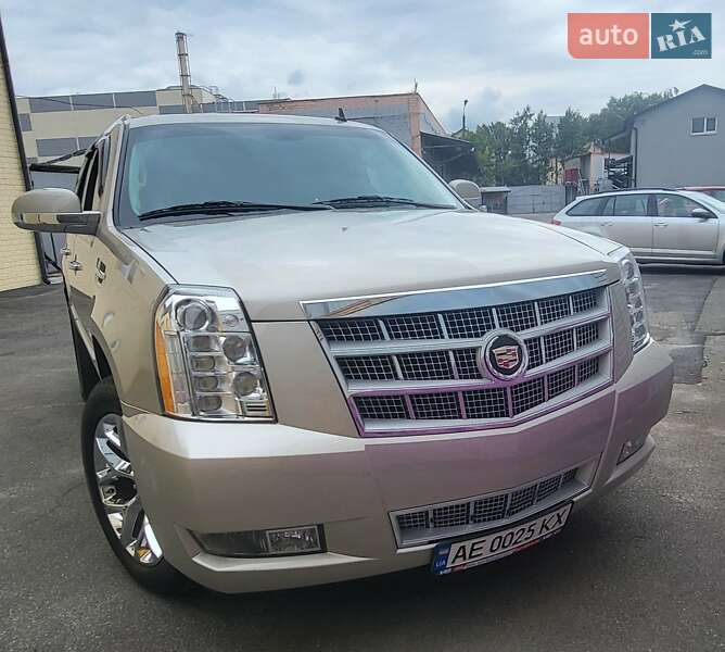 Внедорожник / Кроссовер Cadillac Escalade 2013 в Киеве