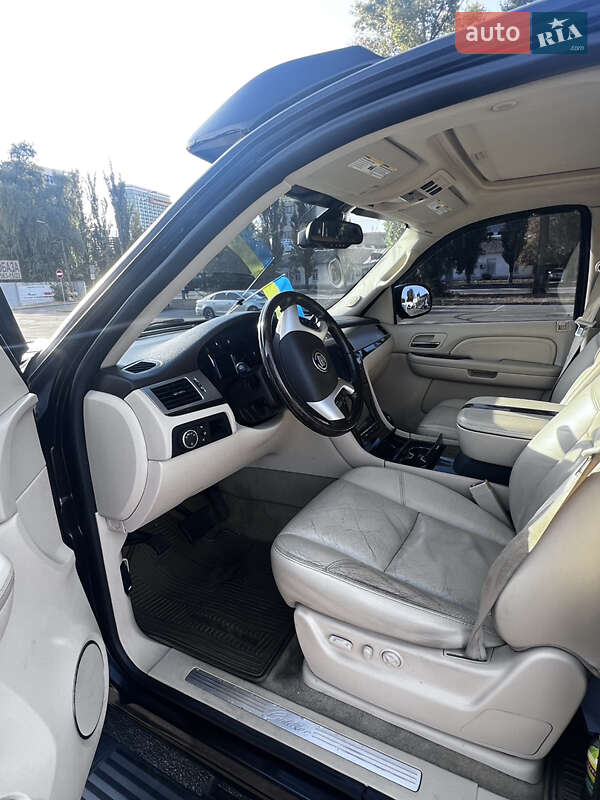 Позашляховик / Кросовер Cadillac Escalade 2008 в Києві фото 6 Позашляховик / Кросовер Cadillac Escalade 2008 в Києві
