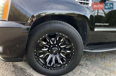 Внедорожник / Кроссовер Cadillac Escalade 2013 в 