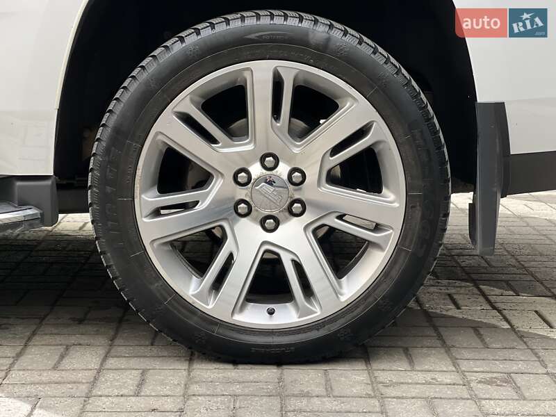 Внедорожник / Кроссовер Cadillac Escalade 2016 в Киеве