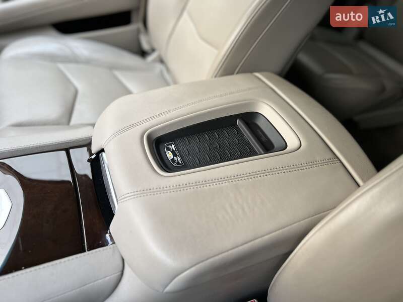 Внедорожник / Кроссовер Cadillac Escalade 2016 в Киеве