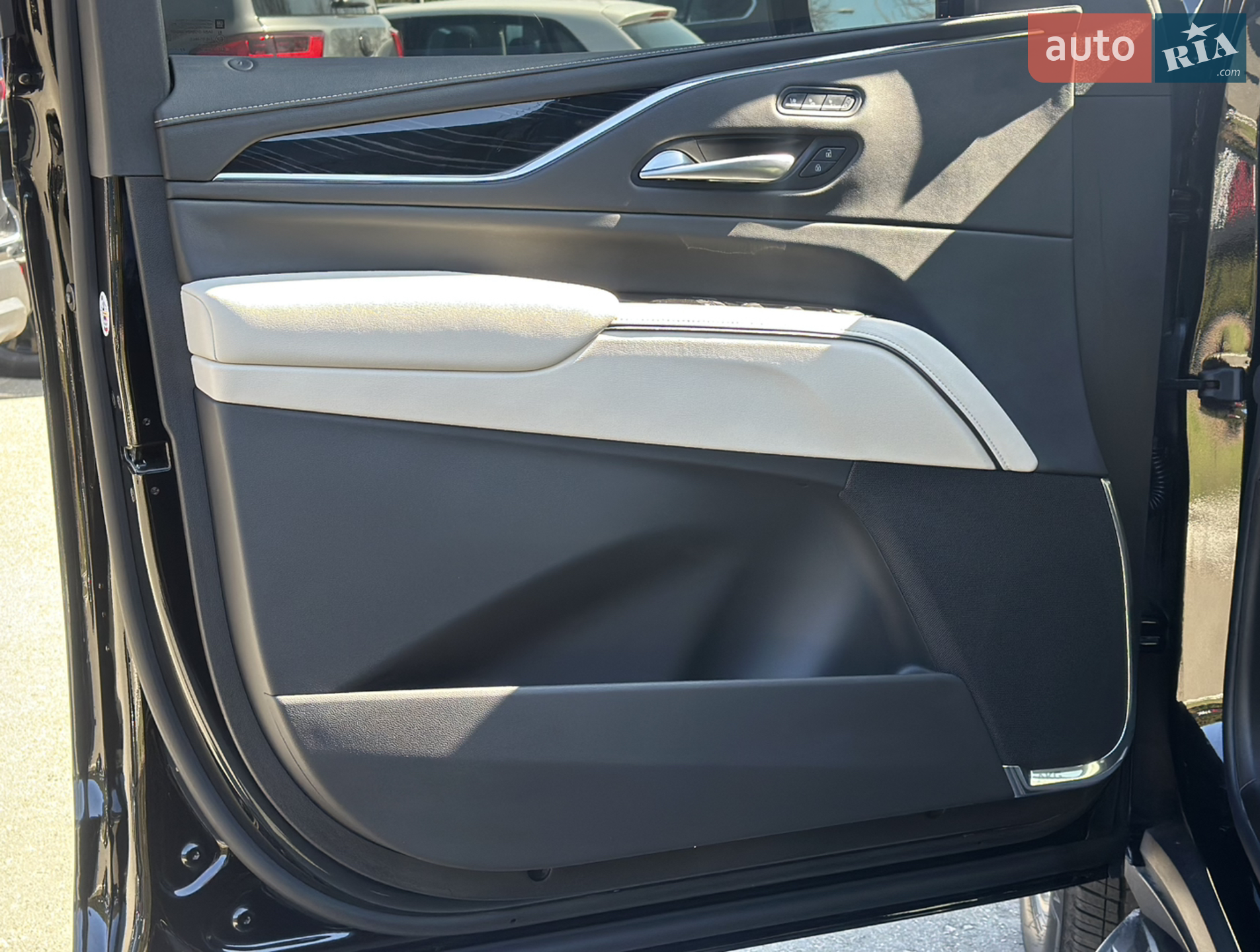 2023 Cadillac Escalade - мініатюра 8