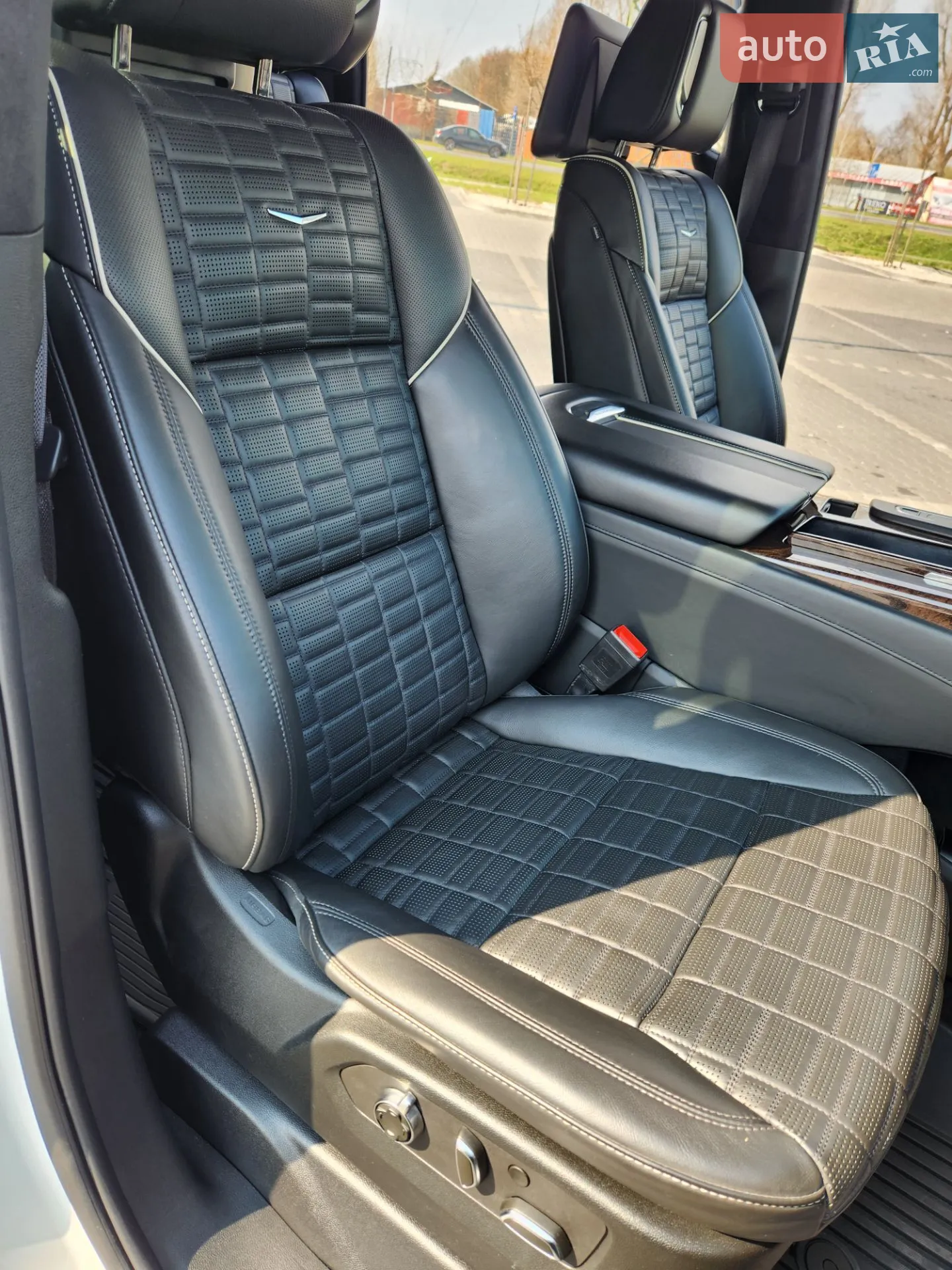 2022 Cadillac Escalade - мініатюра 19
