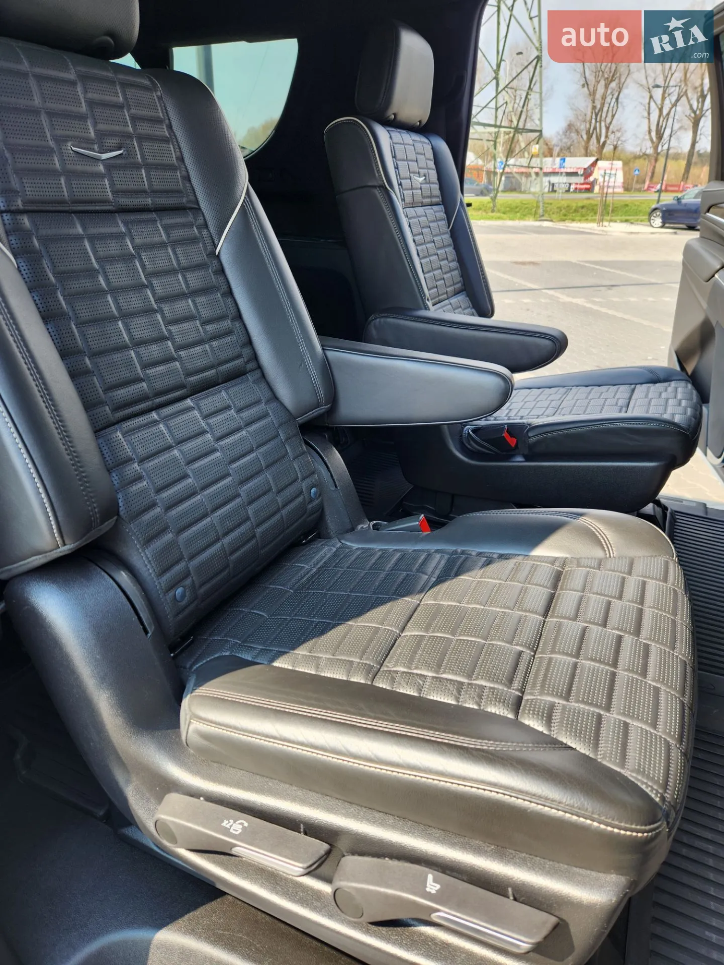 2022 Cadillac Escalade - мініатюра 23