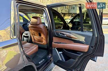 Внедорожник / Кроссовер Cadillac Escalade 2014 в 