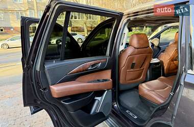 Внедорожник / Кроссовер Cadillac Escalade 2014 в 