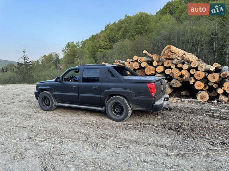 Пикап Cadillac Escalade 2002 в Ивано-Франковске
