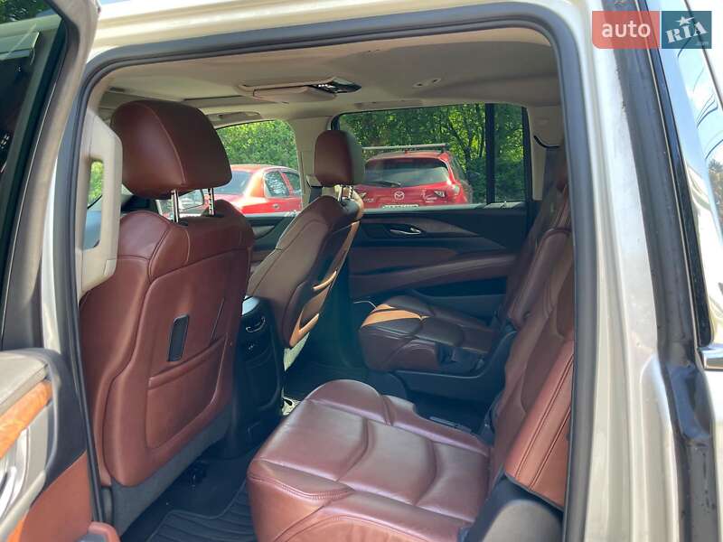 Внедорожник / Кроссовер Cadillac Escalade 2014 в Киеве