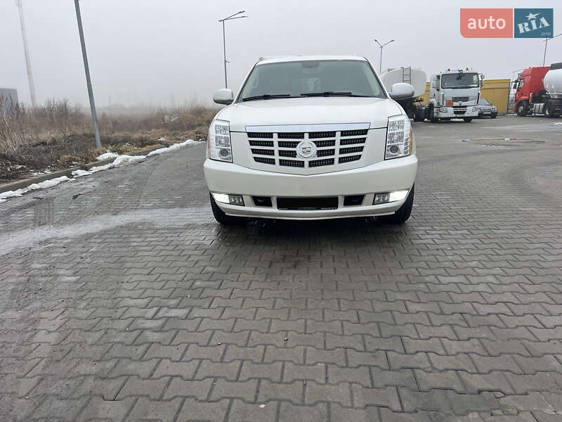 Внедорожник / Кроссовер Cadillac Escalade 2011 в Киеве
