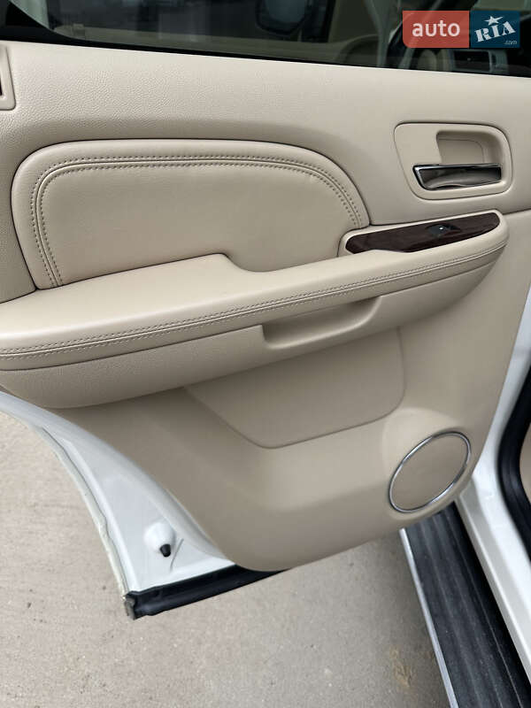 Внедорожник / Кроссовер Cadillac Escalade 2011 в Киеве