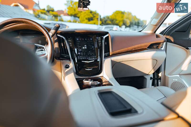 Внедорожник / Кроссовер Cadillac Escalade 2014 в Ужгороде