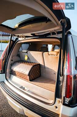 Внедорожник / Кроссовер Cadillac Escalade 2014 в 