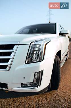 Внедорожник / Кроссовер Cadillac Escalade 2014 в 