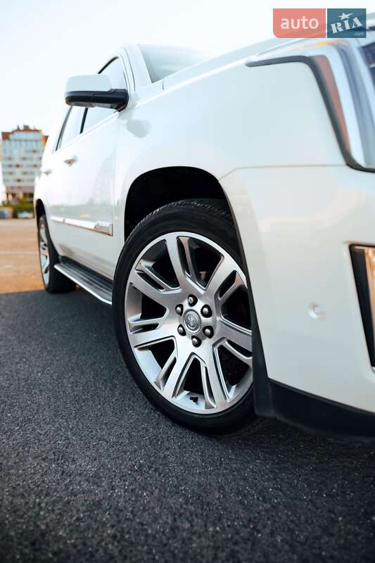 Внедорожник / Кроссовер Cadillac Escalade 2014 в Ужгороде