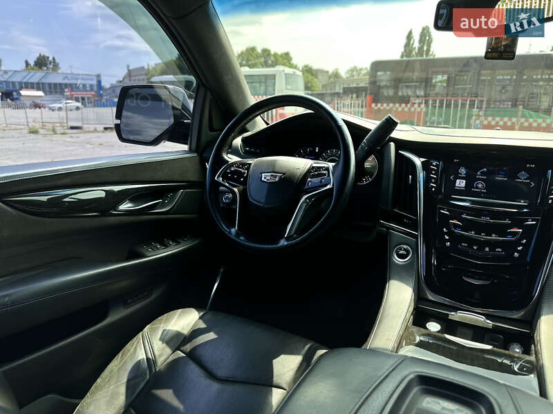 Внедорожник / Кроссовер Cadillac Escalade 2016 в Харькове