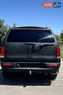 Внедорожник / Кроссовер Cadillac Escalade 2001 в 