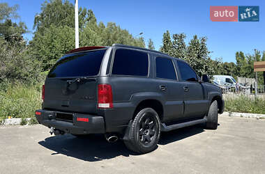 Внедорожник / Кроссовер Cadillac Escalade 2001 в 