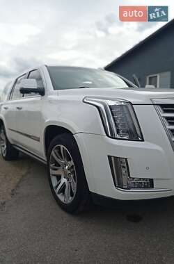 Внедорожник / Кроссовер Cadillac Escalade 2016 в 