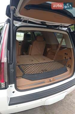 Внедорожник / Кроссовер Cadillac Escalade 2016 в 