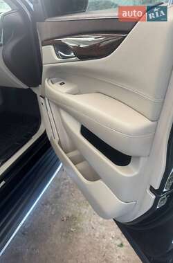 Внедорожник / Кроссовер Cadillac Escalade 2014 в 