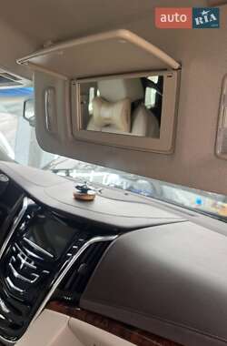 Внедорожник / Кроссовер Cadillac Escalade 2014 в 