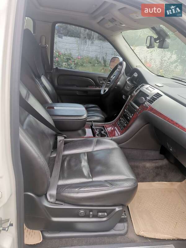 Внедорожник / Кроссовер Cadillac Escalade 2008 в Киеве
