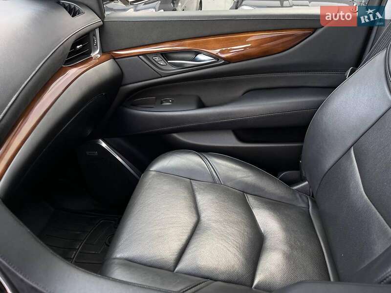 Внедорожник / Кроссовер Cadillac Escalade 2017 в Львове
