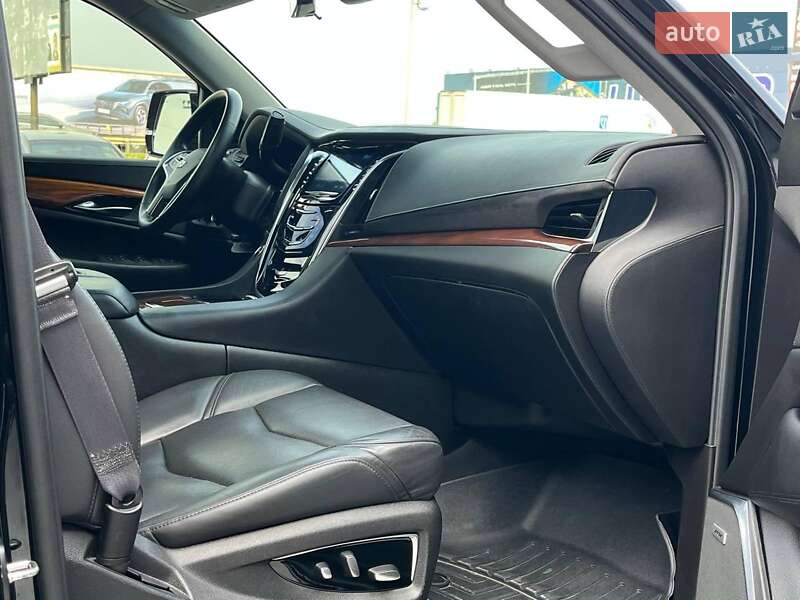 Внедорожник / Кроссовер Cadillac Escalade 2017 в Львове