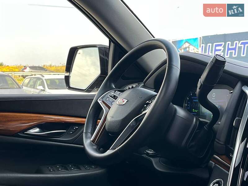 Внедорожник / Кроссовер Cadillac Escalade 2017 в Львове
