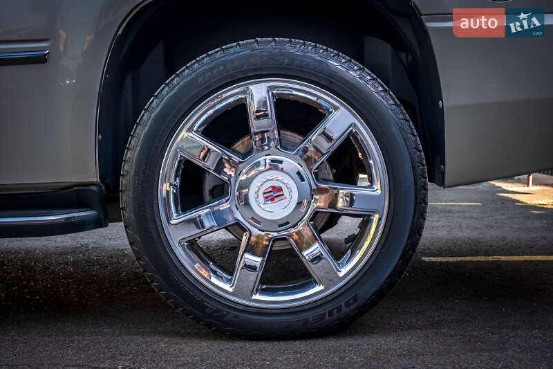 Позашляховик / Кросовер Cadillac Escalade 2011 в Києві