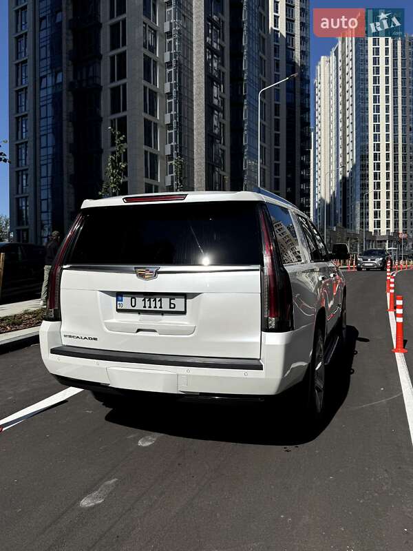 Внедорожник / Кроссовер Cadillac Escalade 2017 в Киеве