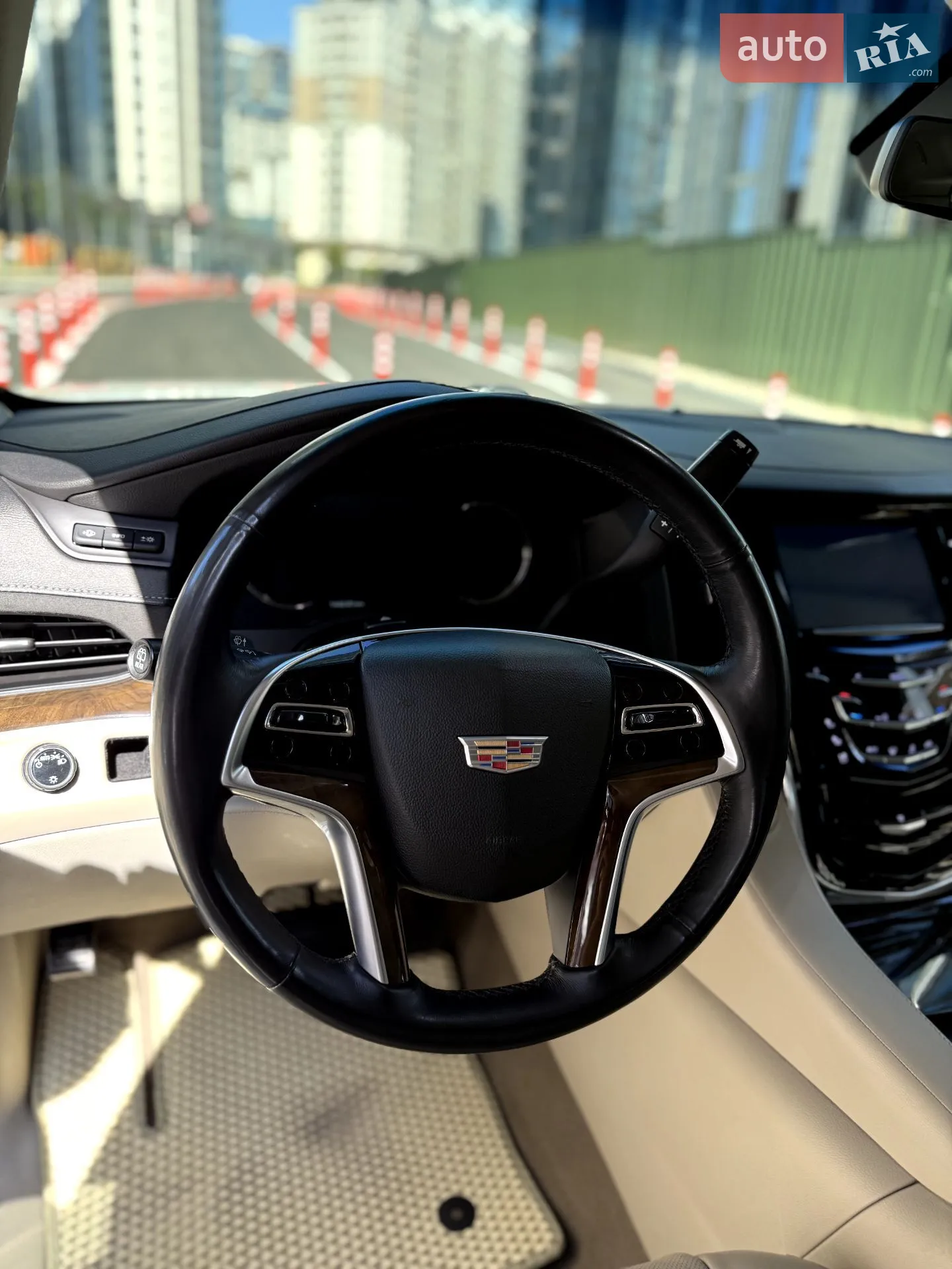 2017 Cadillac Escalade - мініатюра 15