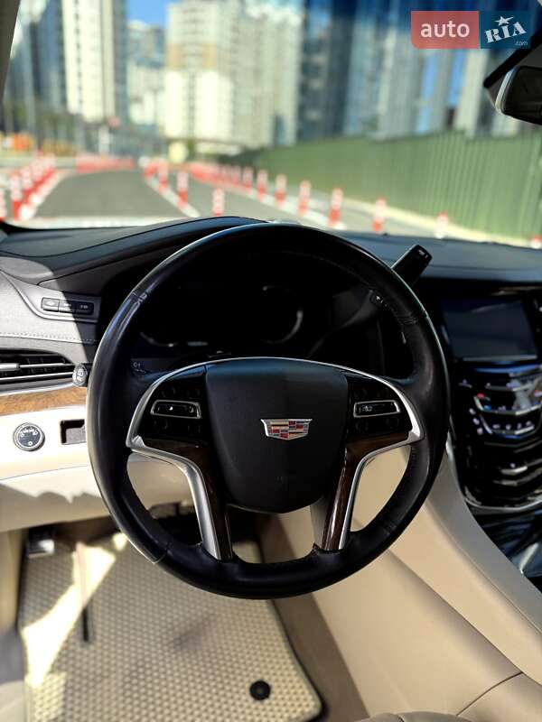 Внедорожник / Кроссовер Cadillac Escalade 2017 в Киеве