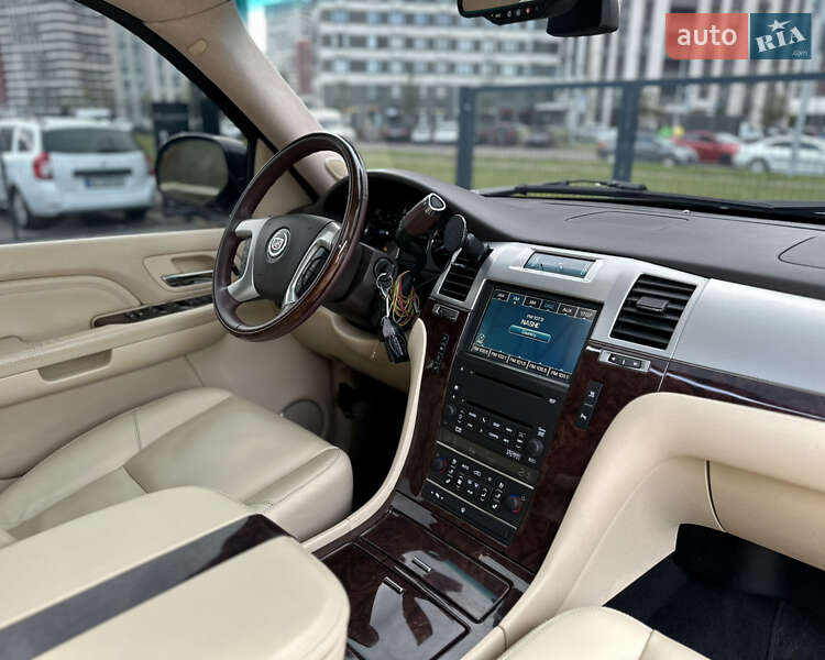 Позашляховик / Кросовер Cadillac Escalade 2007 в Києві