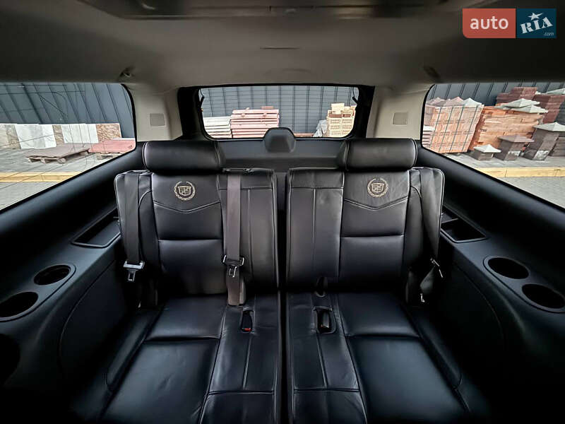 Внедорожник / Кроссовер Cadillac Escalade 2013 в Сколе