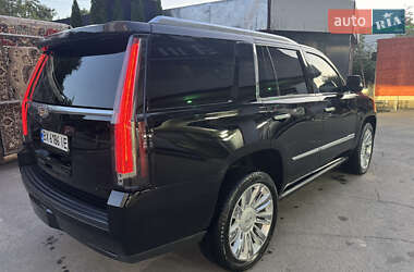 Внедорожник / Кроссовер Cadillac Escalade 2016 в 