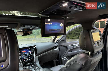 Внедорожник / Кроссовер Cadillac Escalade 2016 в 